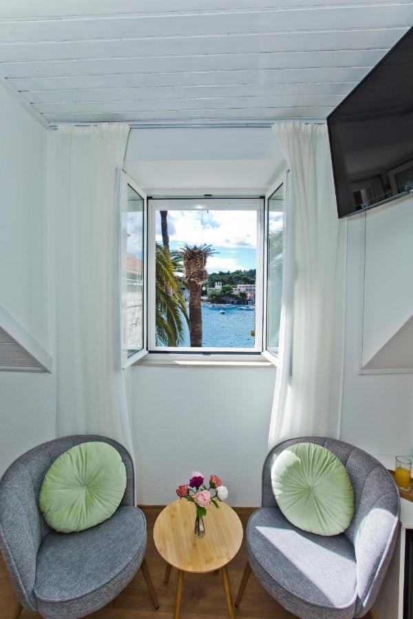 *heart Of The Port Room*