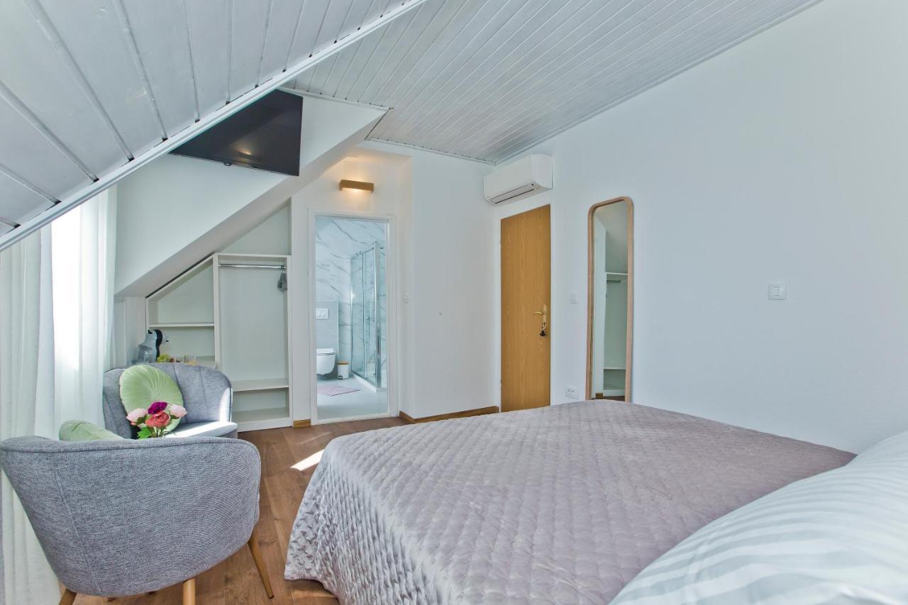 *heart Of The Port Room* * Hvar Town